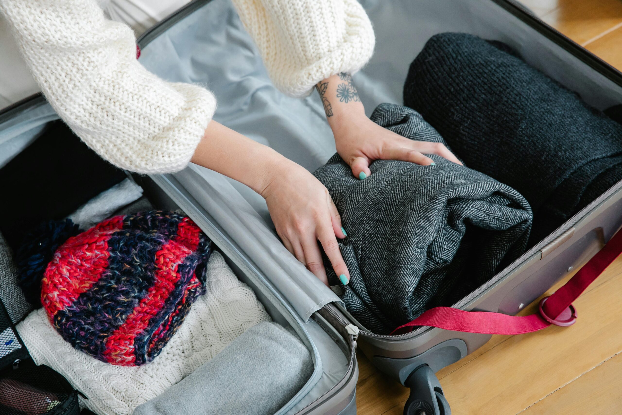 A Mala de Mão Milagrosa: Como Viajar por 15 Dias com Apenas 7 Peças de Roupa