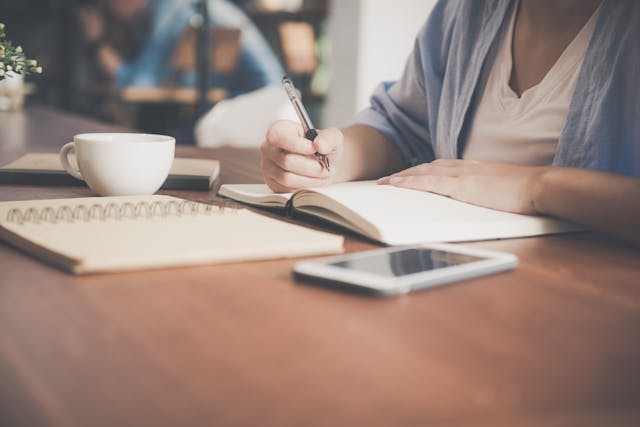 O Segredo da ‘Cápsula de Trabalho’: Monte um Home Office Focado e Livre de Distrações