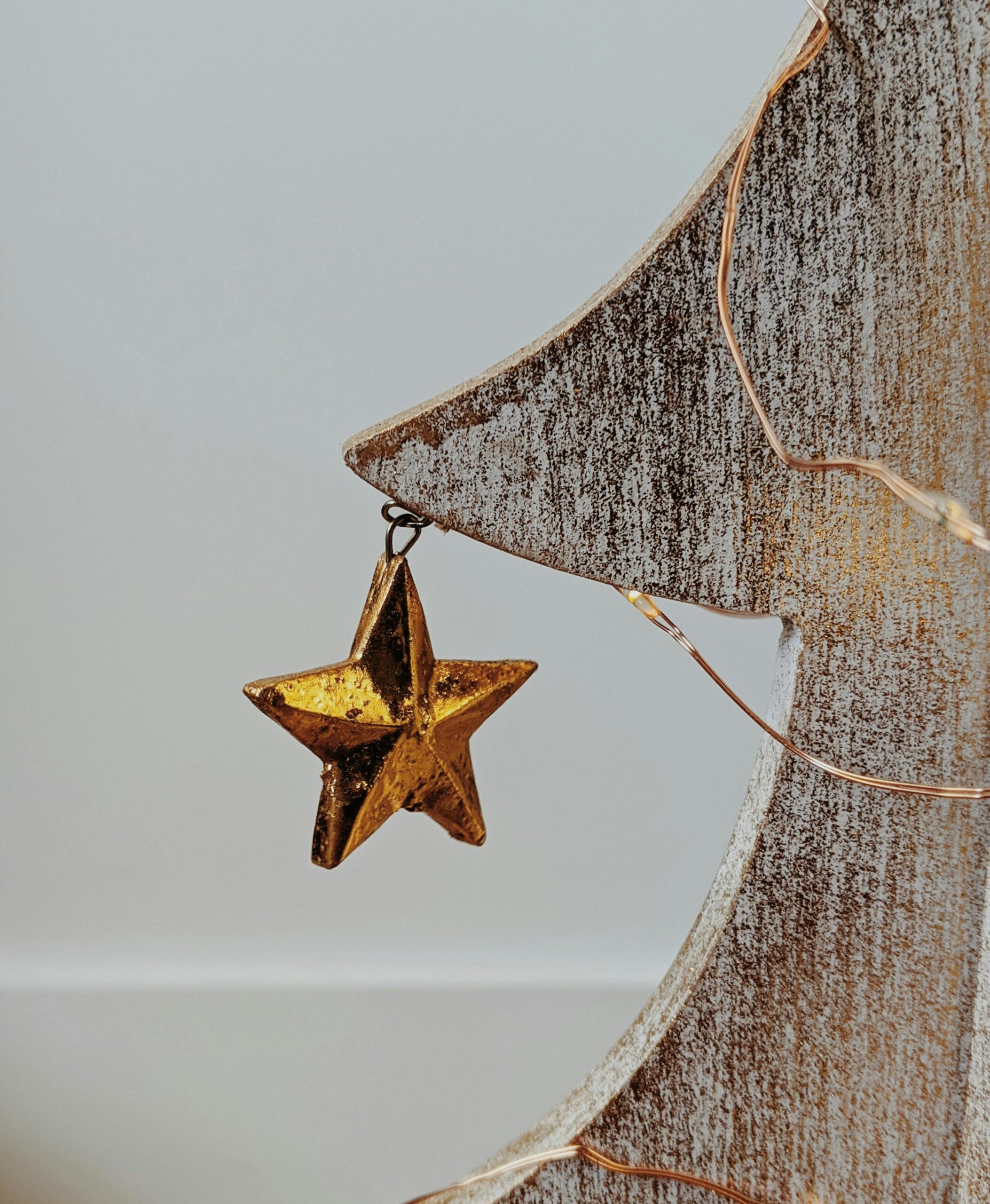 Decoração Minimalista: Menos Brilho Plástico, Mais Aconchego Real
